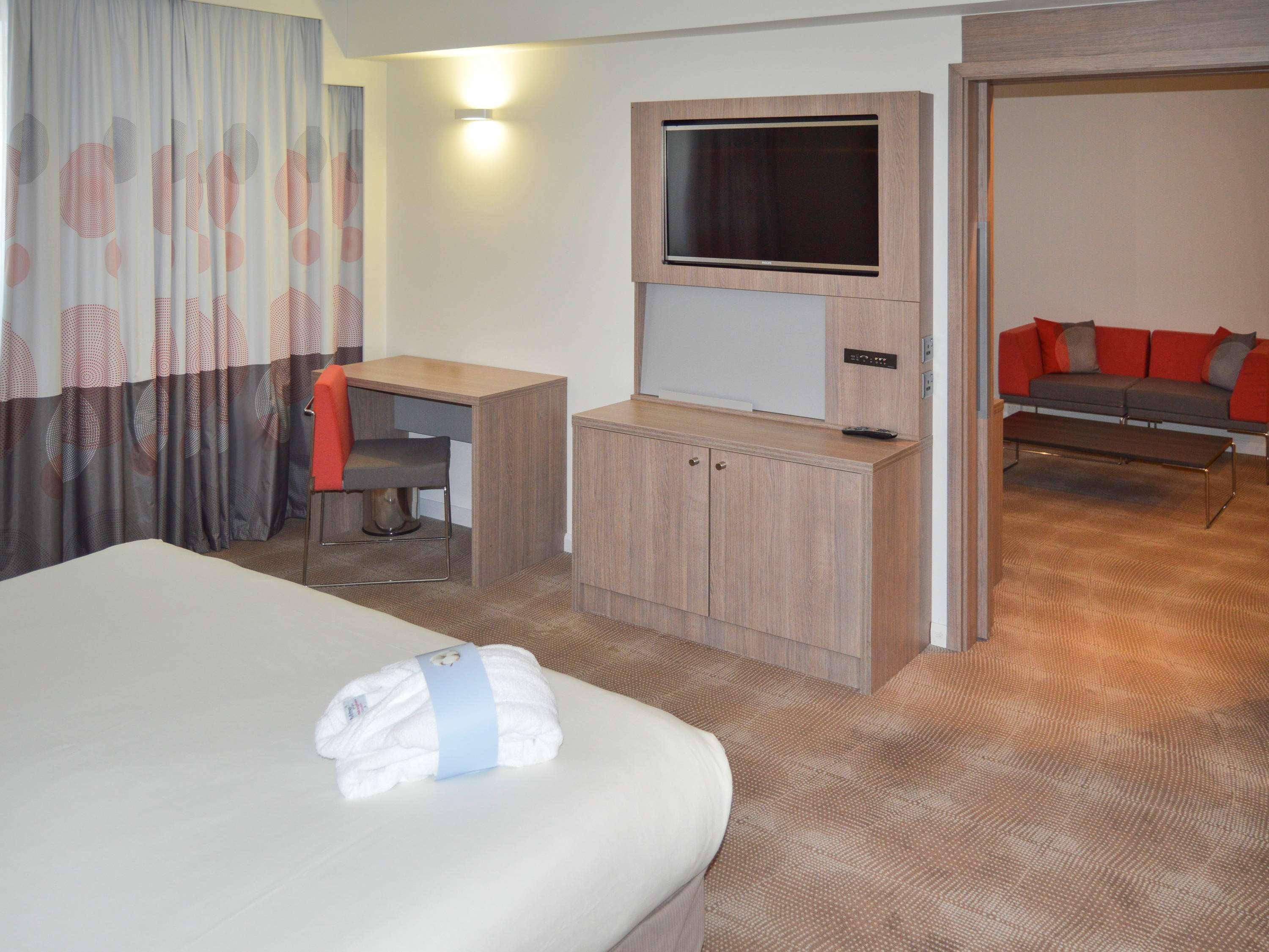 Novotel London Брентфорд Екстериор снимка