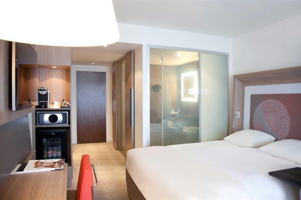 Novotel London Брентфорд Екстериор снимка