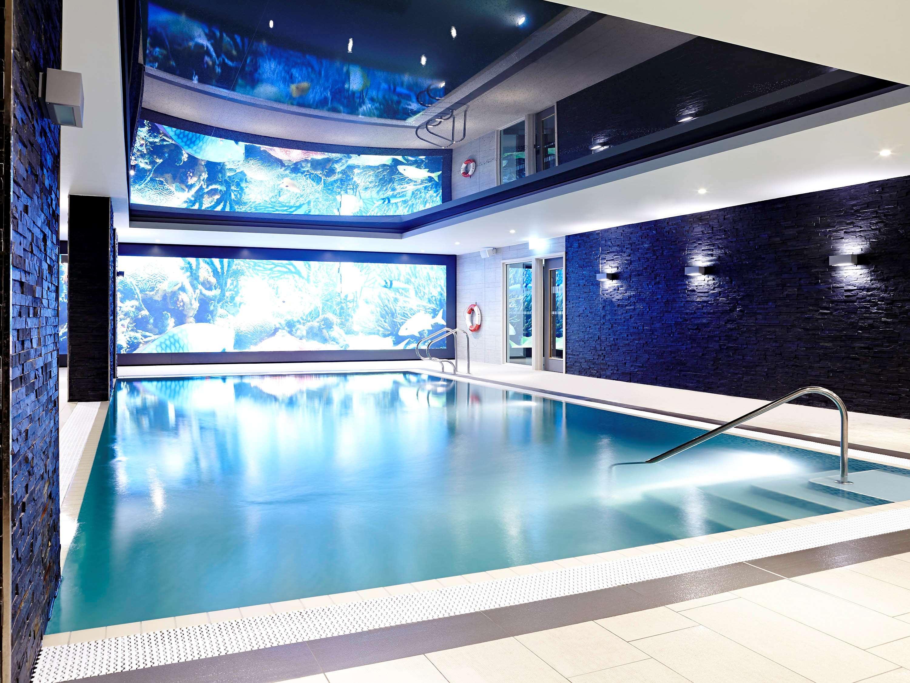 Novotel London Брентфорд Екстериор снимка