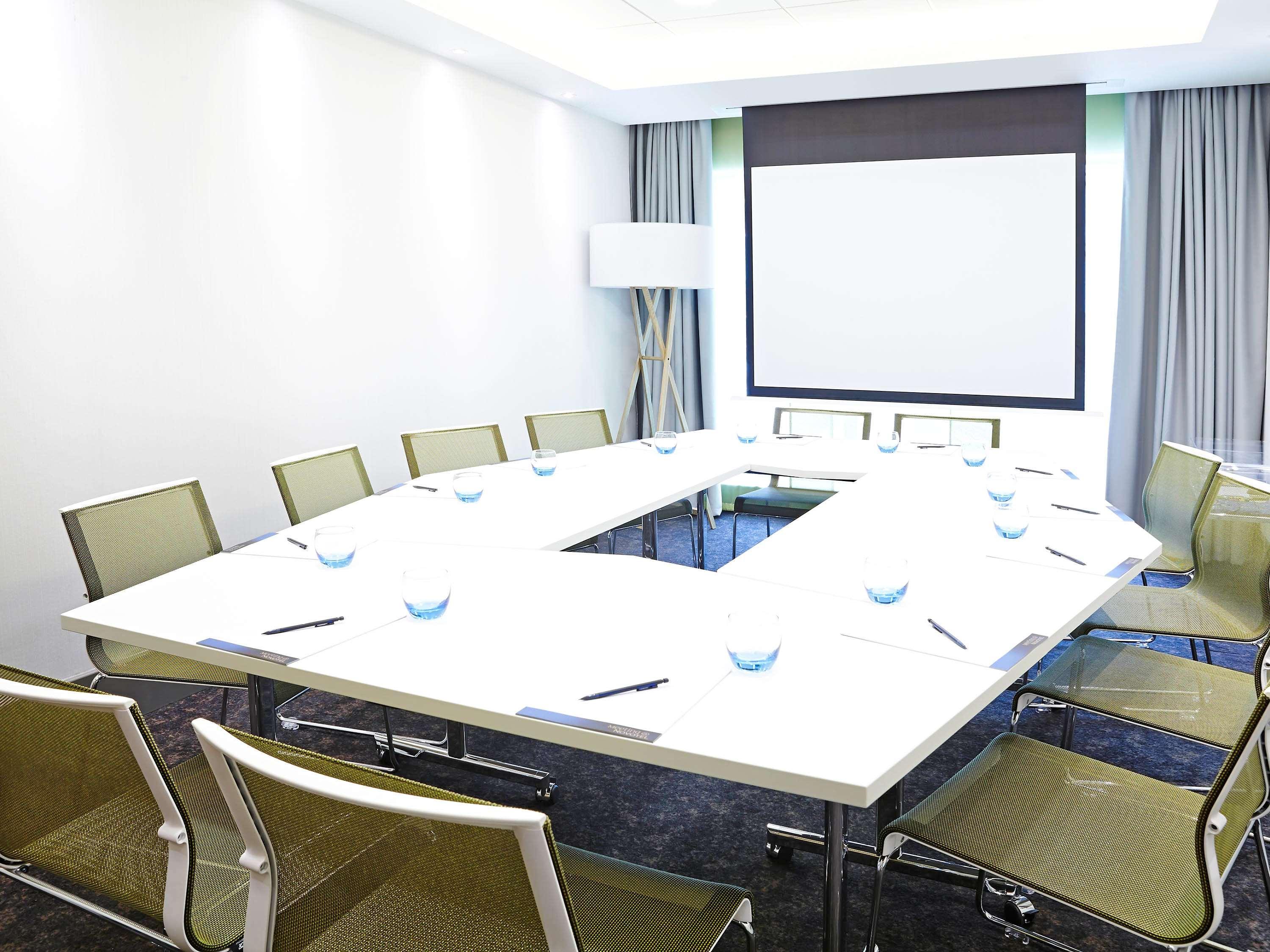 Novotel London Брентфорд Екстериор снимка