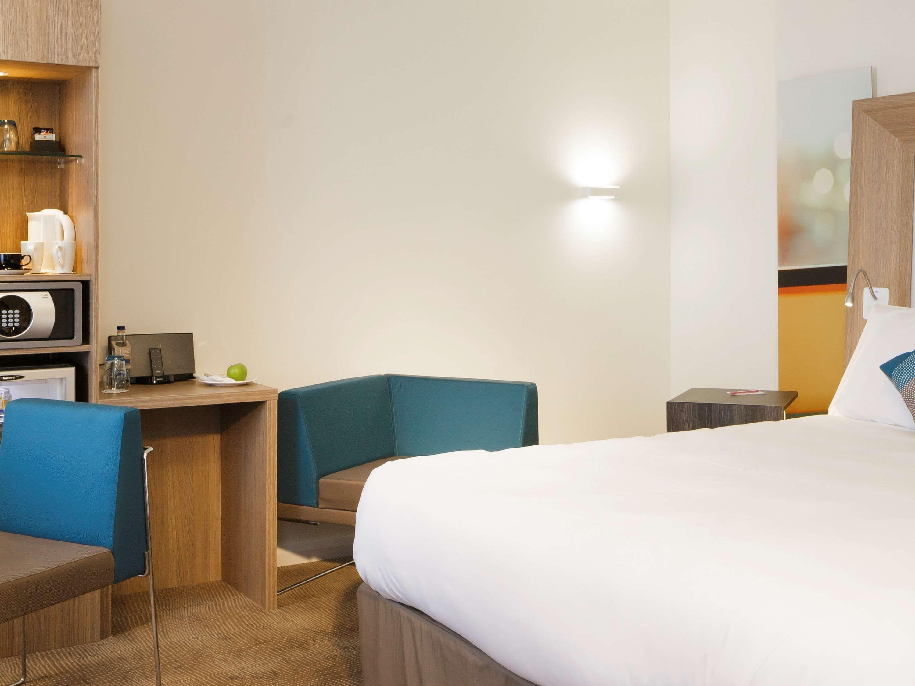 Novotel London Брентфорд Екстериор снимка