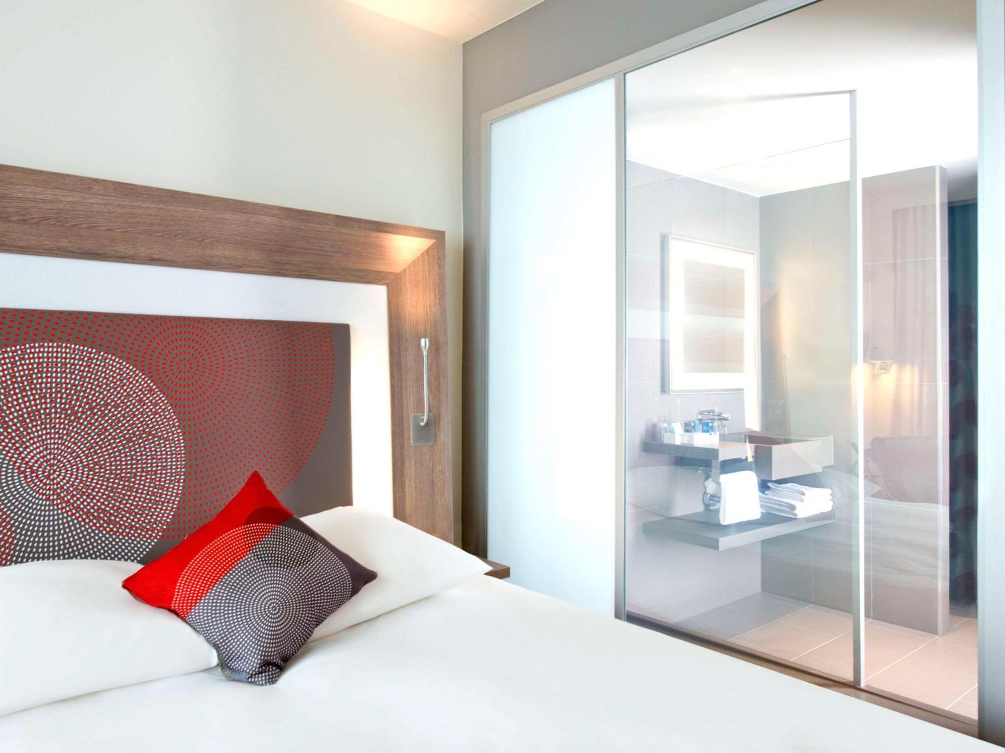 Novotel London Брентфорд Екстериор снимка