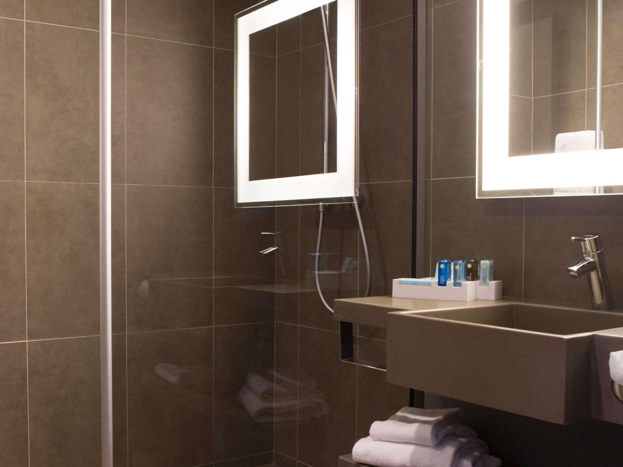 Novotel London Брентфорд Екстериор снимка