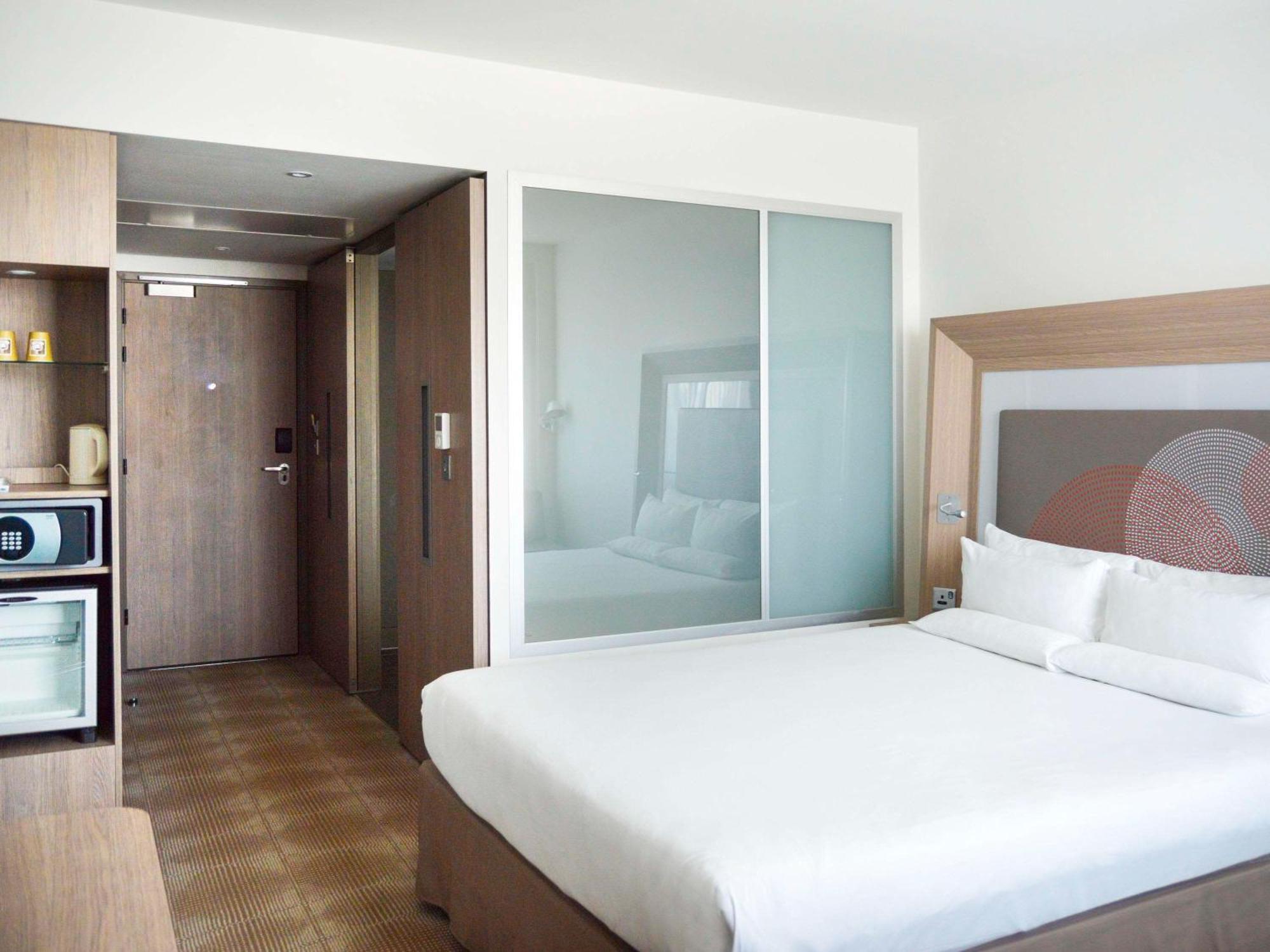 Novotel London Брентфорд Екстериор снимка