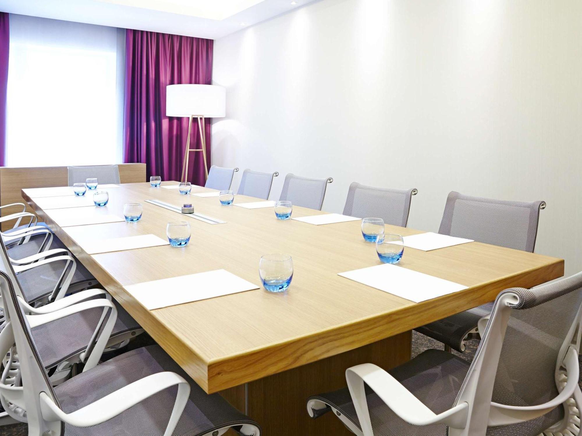 Novotel London Брентфорд Екстериор снимка