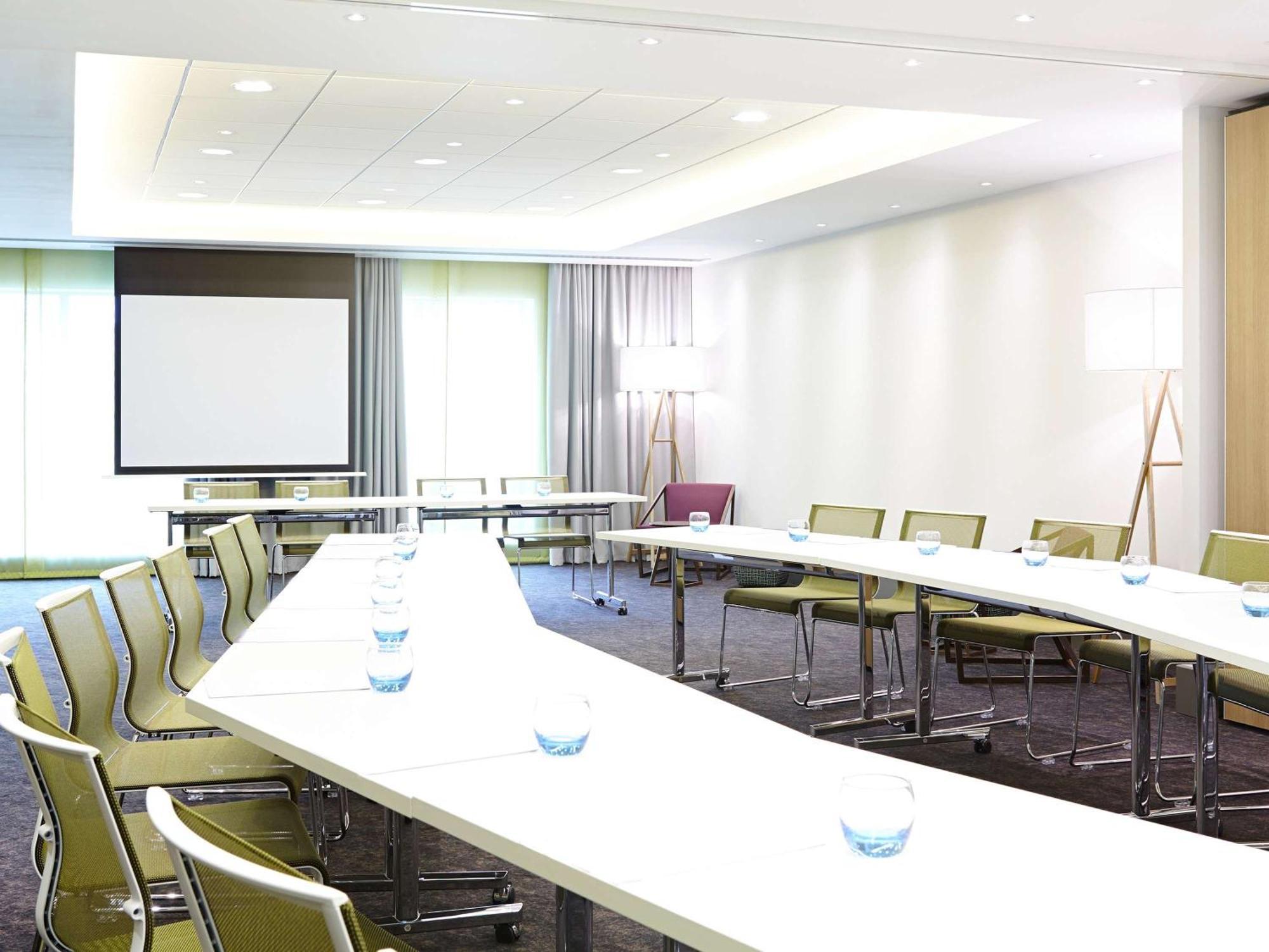 Novotel London Брентфорд Екстериор снимка