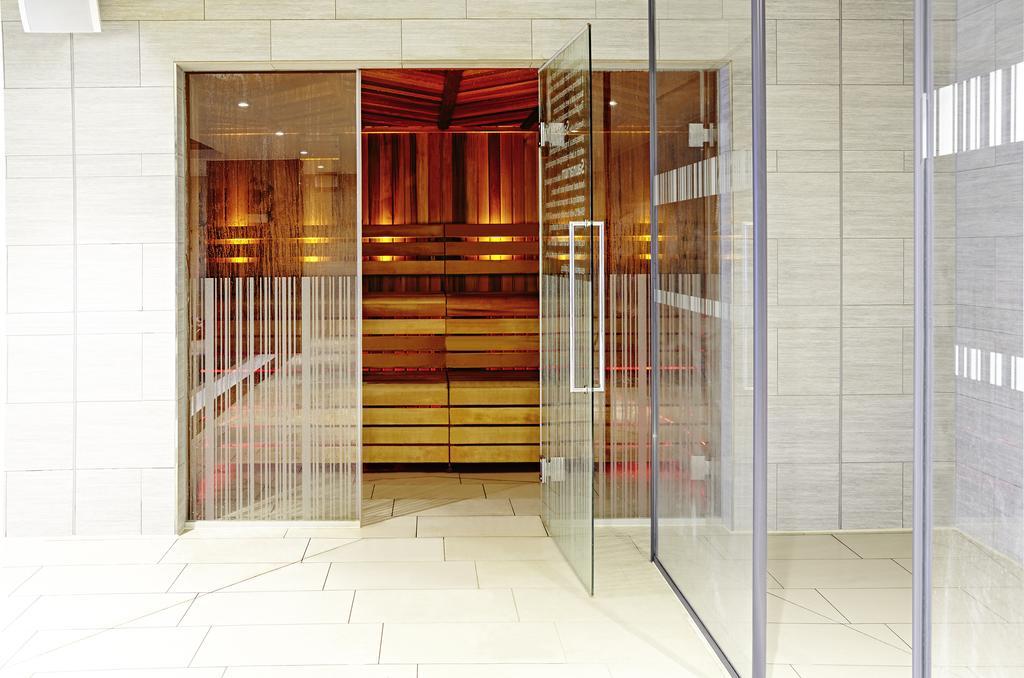 Novotel London Брентфорд Екстериор снимка