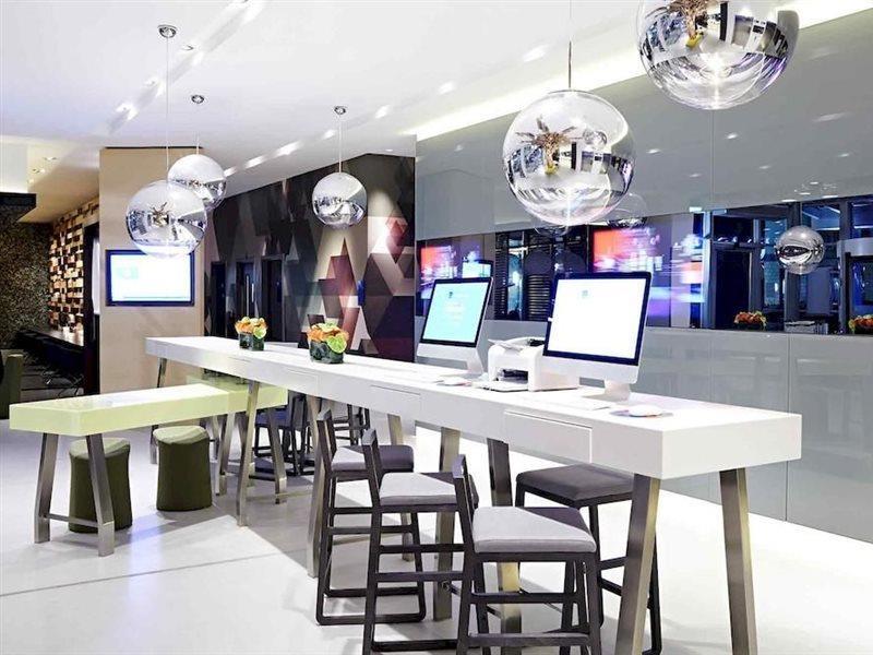 Novotel London Брентфорд Екстериор снимка